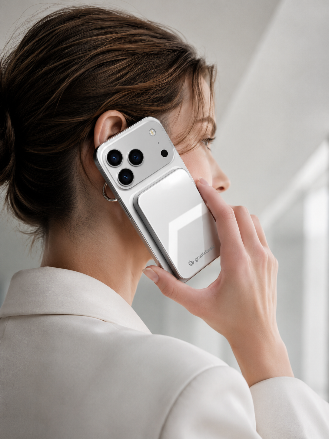 TITANSHIELD Mirror Edition, close-up of the 33W/100W/25W charging indicators | grantclassic