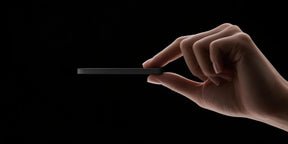 TITANSHIELD Air held on its 6 mm edge