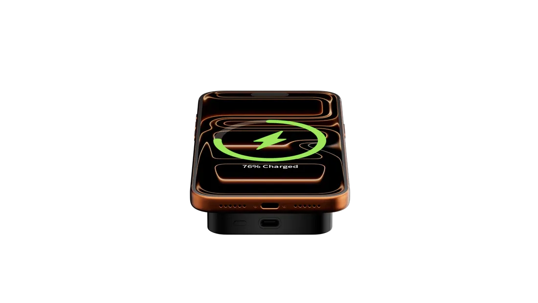 TITANSHIELD Pro magnetically charging a phone