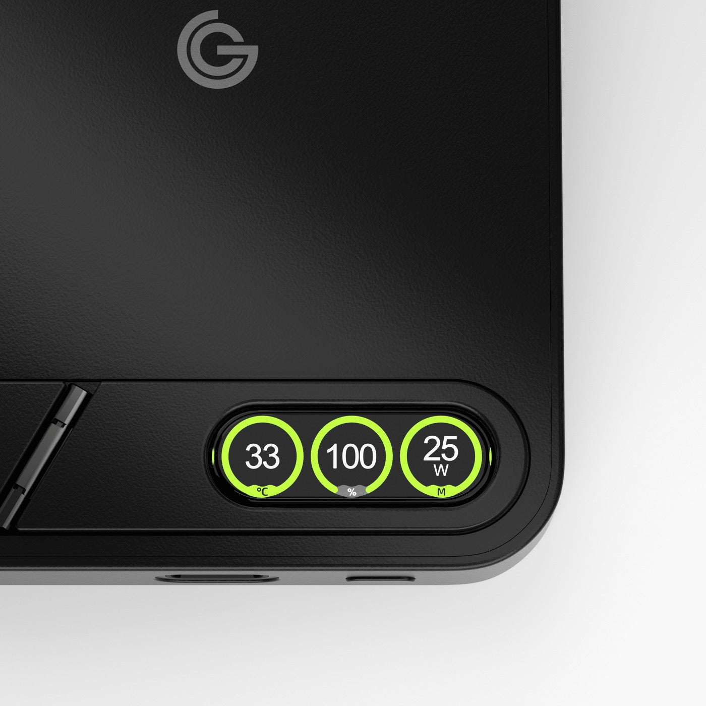 Close-up of the TFT smart display showing temperature, charge and output power
